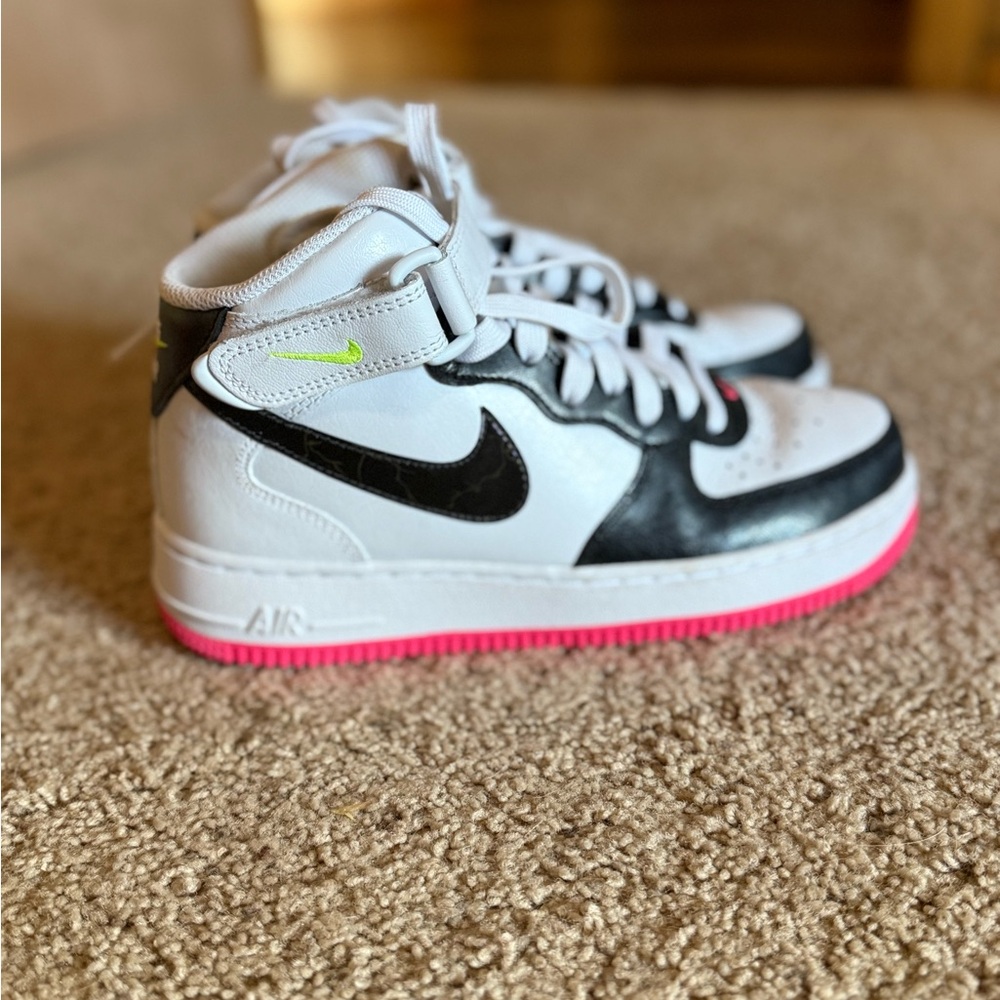 Nike Air Force 1’s Mid Electric